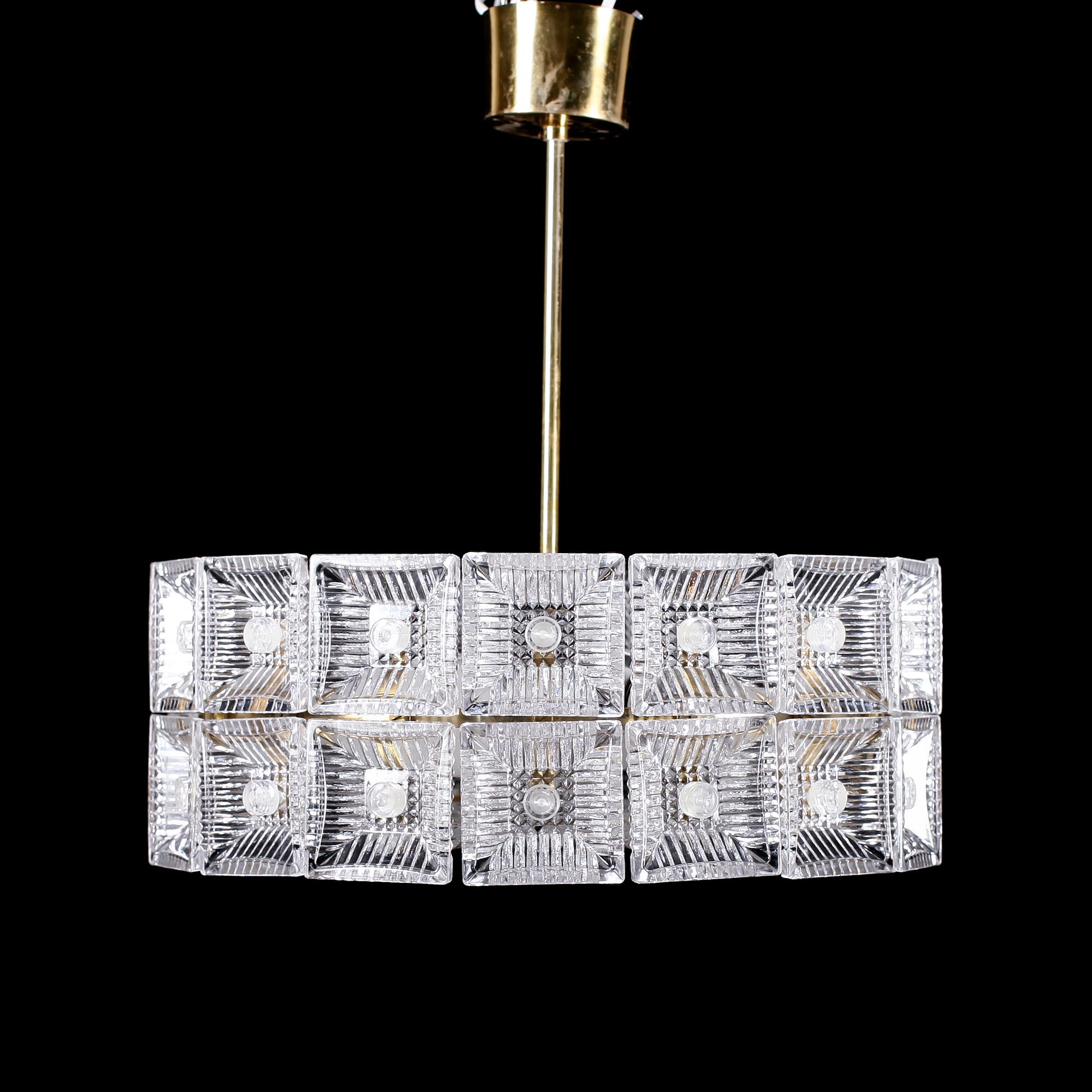 TAKLAMPA, Carl Fagerlund, Orrefors, 1900-talets andra hälft. Höjd 40 cm.