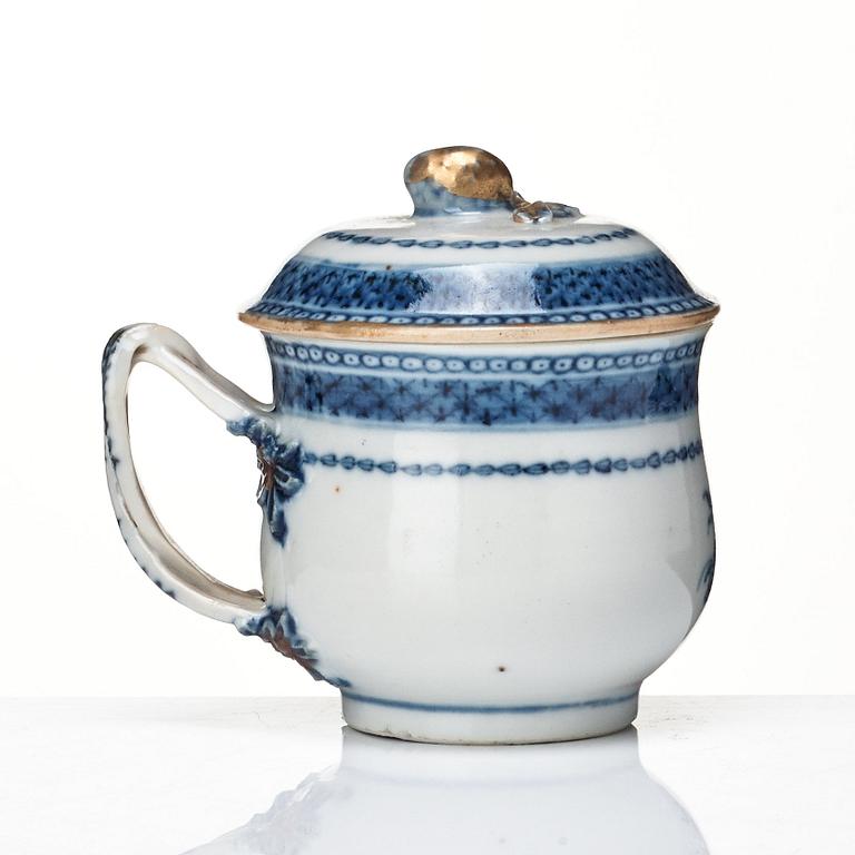 Bricka med cremekoppar, 12 stycken, kompaniporslin. Qing dynastin, Qianlong (1736-95).