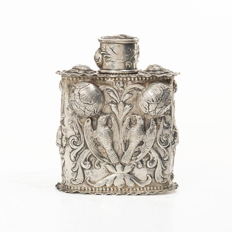 Silver tea caddy with lid, Baroque style, Germany, first half of the 20th century.