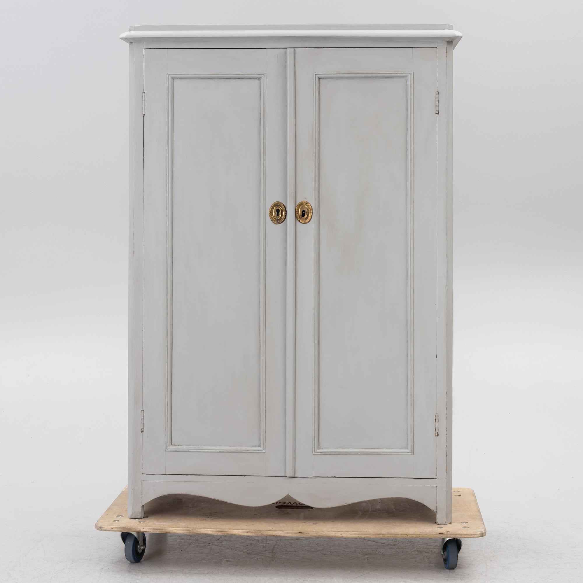 Cabinet, 19th century.