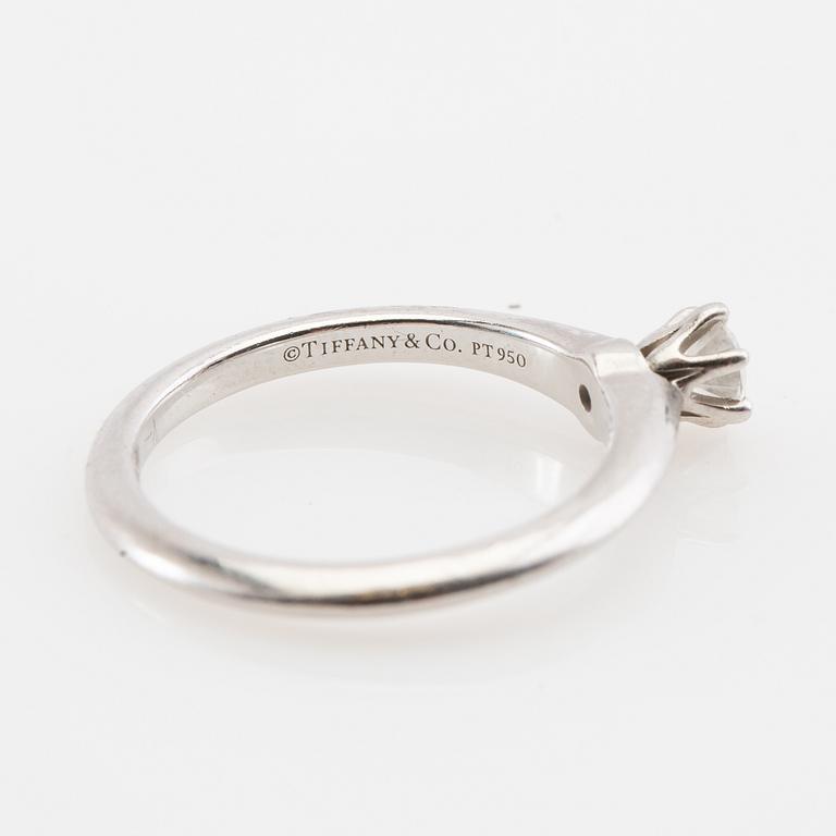 Tiffany & Co, ring, solitär, platina med briljantslipad diamant.