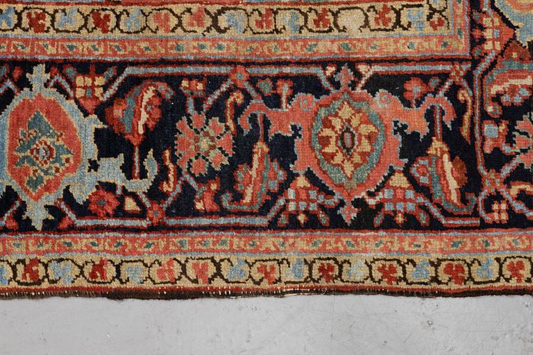 A carpet, semi-antique Heriz, ca 376-373,5 x 267 cm.