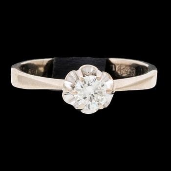 Ring 18K whitegold, 1 brilliant-cut diamond approx 0,35 ct, size 54, total weight 3,8 g.