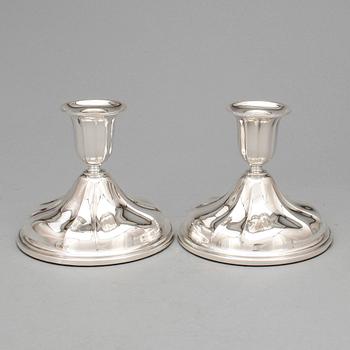 LJUSSTAKAR, ett par, silver, Norge, 1900-talets första hälft.