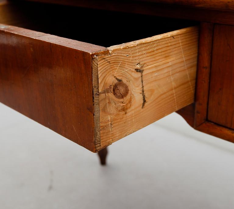 SKRIVBORD, rokokostil, 1800-talets andra hälft.