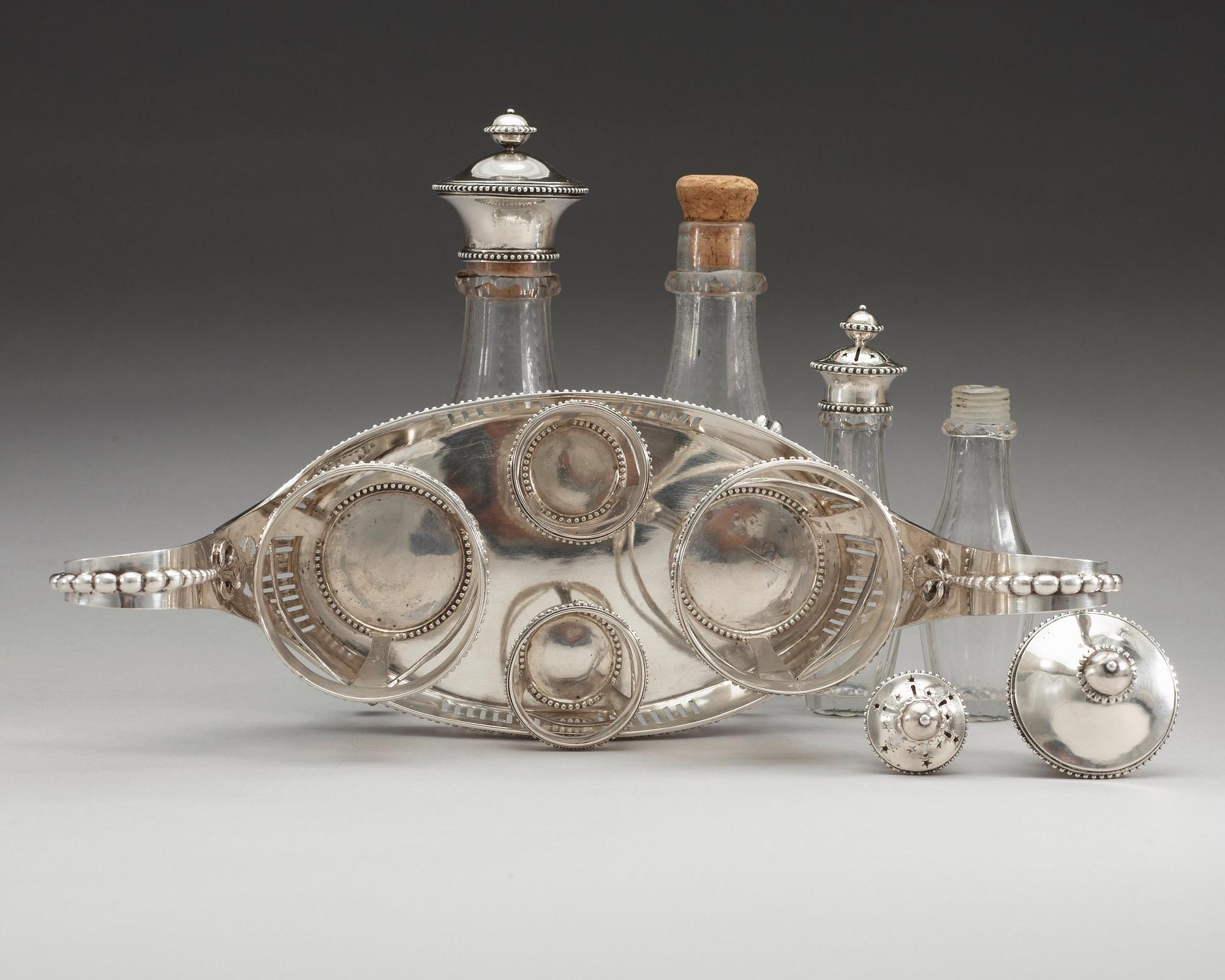 BORDSSURTOUT för fyra flaskor, av Petter Eneroth, Stockholm 1787. Gustaviansk.