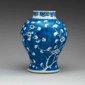 URNA, porslin. Qing dynastin, Kangxi (1662-1722).