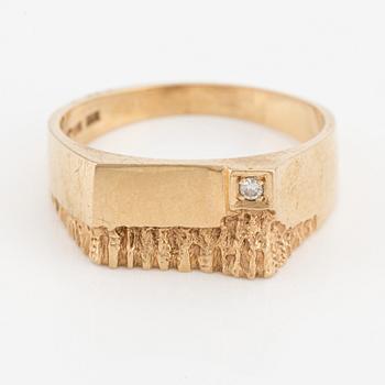 Ring, Bengt Hallberg, 18K gold with a small brilliant-cut diamond.