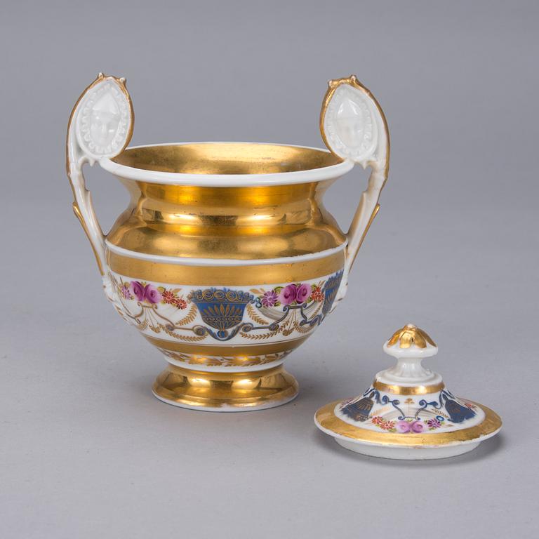 SOCKERSKÅL MED LOCK, porslin, empire, Gardner ca 1820.