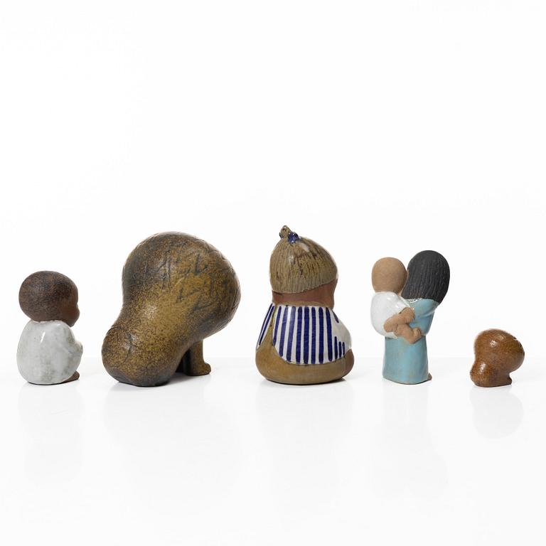 Lisa Larson, figuriner, 5 st, ur serierna "Afrika", "Världens barn" samt "Larsons ungar", Gustavsberg.