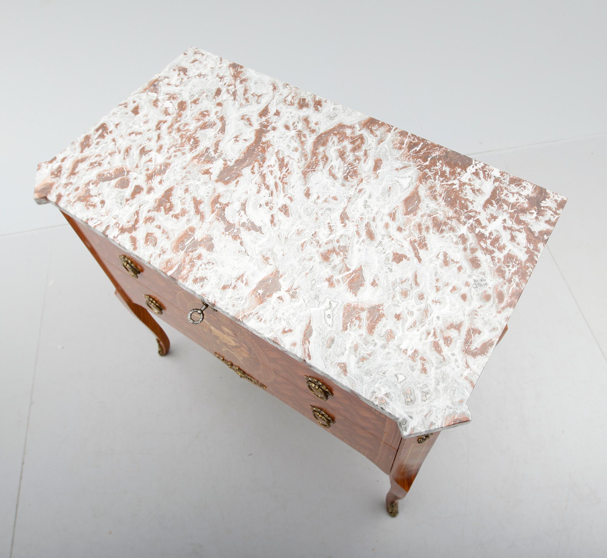 BYRÅ, gustavainsk stil, 1900-talets andra hälft.