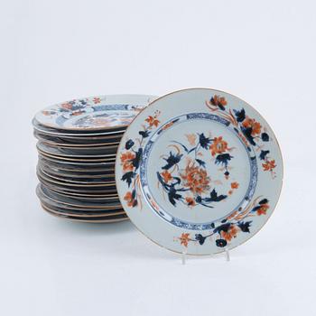 Twenty similar Imari porcelain plates, China, Qing dynasty, 18th century.