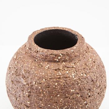 Gunnar Nylund, vas signerad Rörstrand/Lidköping chamotte.