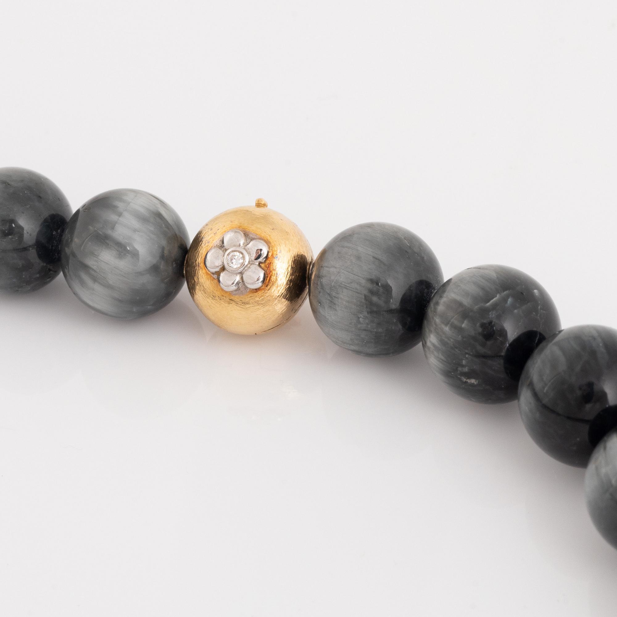 Ole Lynggaard, clasp 18K gold with brilliant cut diamonds, grey stone bead necklace.