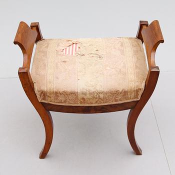 TABURETT, Karl Johan, 1800-talets mitt.