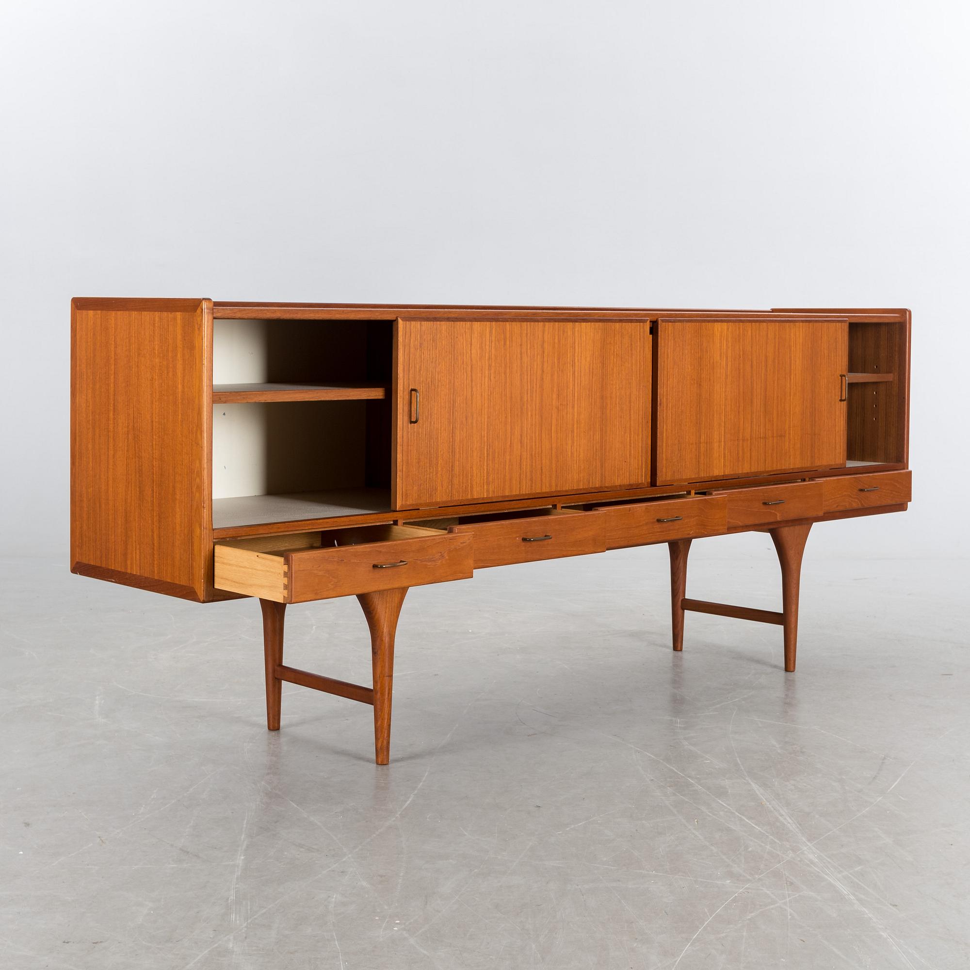 SIDEBOARD, Seffle Möbelfabrik, Svante Skogh. 1900-talets mitt.