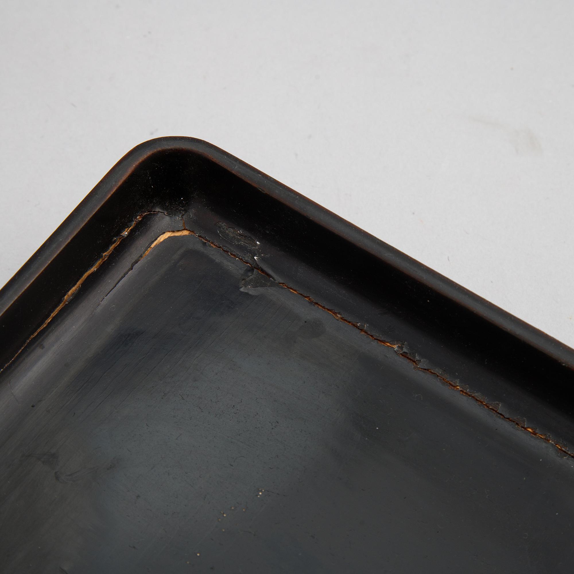 Brickor, två stycken, lackarbeten, Japan, 1900-talets första hälft.