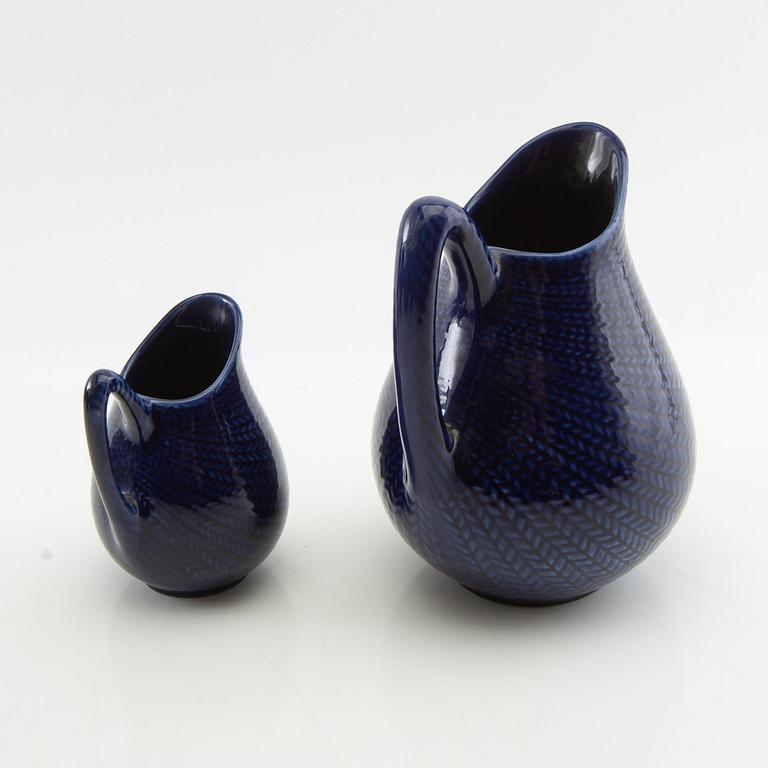 Hertha Bengtson, kannor och tillbringare "Blå Eld" 9 dlr Rörstrand porslin.