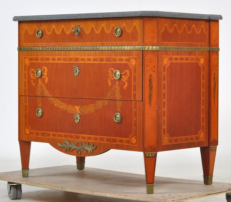 BYRÅ, gustaviansk stil, 1900-tal.