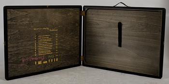 FRIEDENSREICH HUNDERTWASSER, mappomslag, plywood.