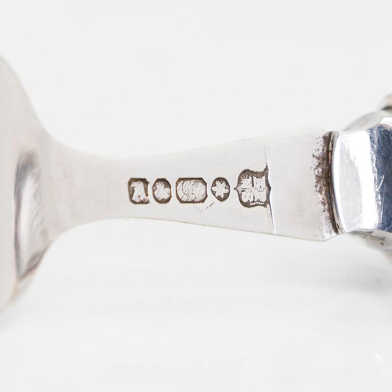 A set of 24 pcs silver plated fish cutlery, England, early 1900s.