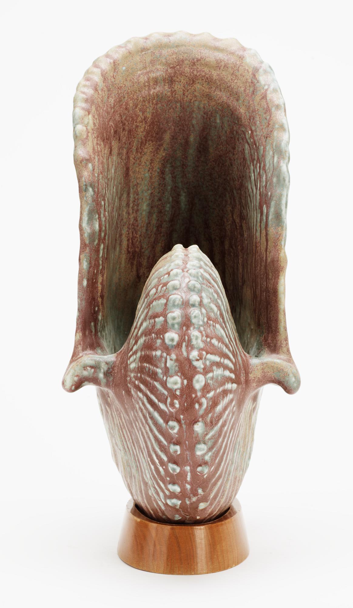 A Gunnar Nylund stoneware sculpture of a seashell, Rörstrand.