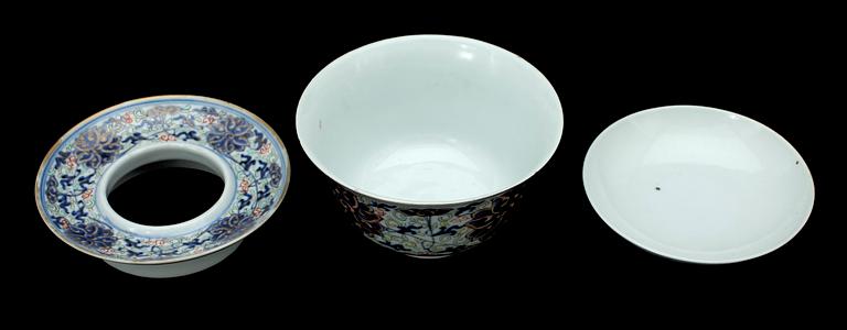 KOPP MED FAT, porslin, sen Qingdynasti (1644–1911).