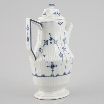 A 'Blue Fluted Plain' / 'Musselmalet rifflet' coffee pot, Royal Copenhagen, around 1800.