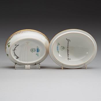 A Royal Copenhagen 'Flora Danica' bonboniere with cover, Denmark, 20th Century.