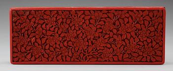 A red lacquered box with cover, Qing dynasty.