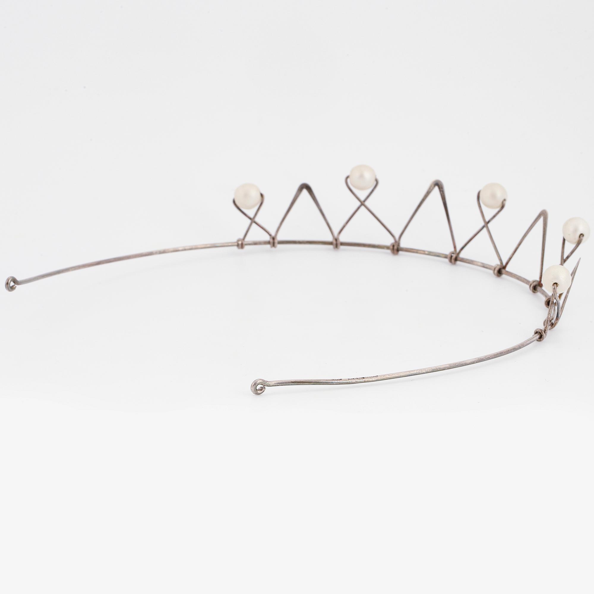 Silver tiara and imitation pearls.