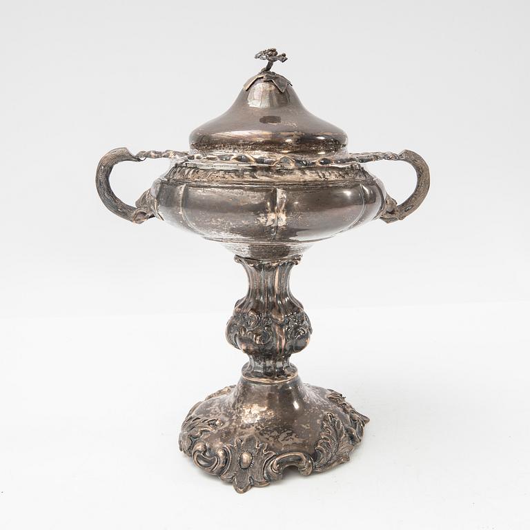 Skål med lock, silver, Sverige, 1865.