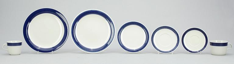 SERVISDELAR, 39 st, porslin, "Koka blå" Hertha Bengtsson, Rörstrand, 1900-talets andra hälft.