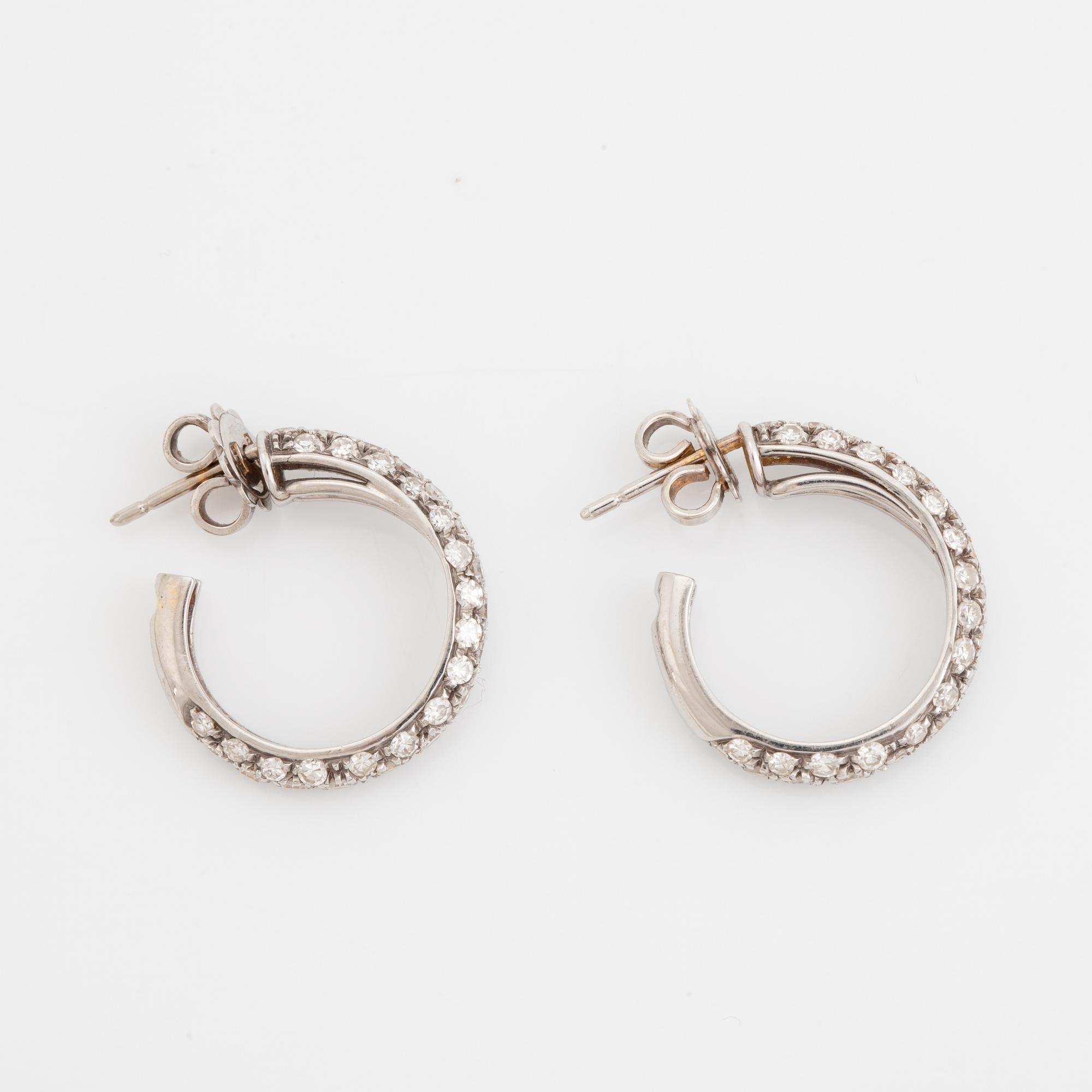Ett par örhängen 18K vitguld med åttkantslipade diamanter.