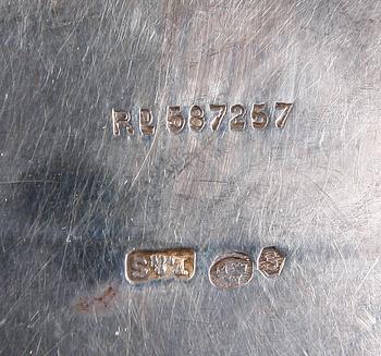 KAFFE OCH TEKANNA, silver. Nyrokokostil, Birmingham, England 1916. Tot ca 1265 g.