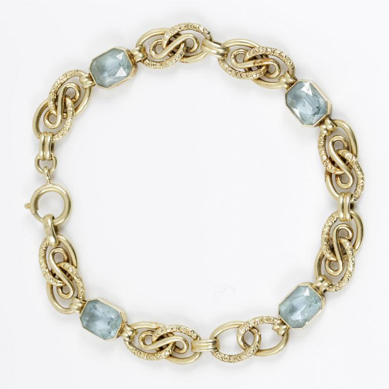 ARMBAND, med akvamariner, 14K guld. Totalvikt ca 9 gram.