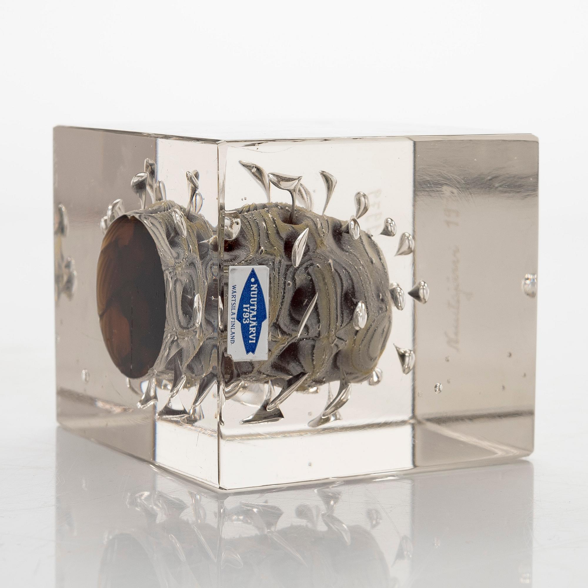 Oiva Toikka, vuosikuutio, signeerattu Oiva Toikka, Nuutajärvi 1979, numeroitu 122/1000.