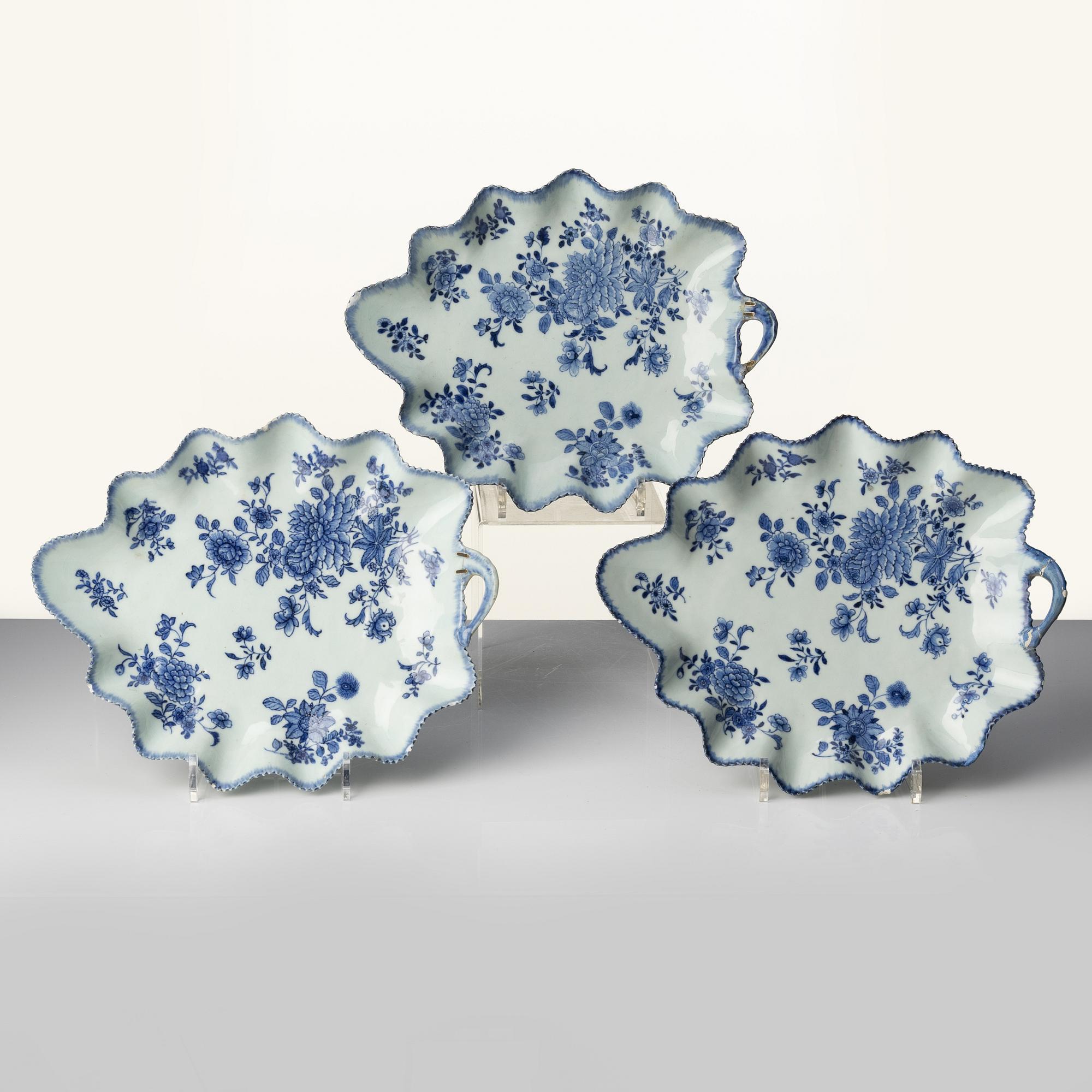 Fat, tre stycken, porslin. Qingdynastin, Qianlong (1736-95).