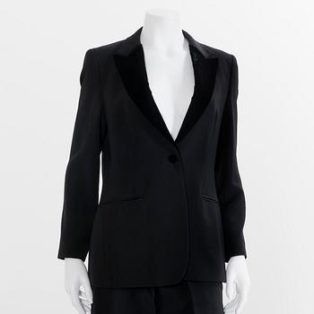 SUIT, two-piece suit consisting of jacket and pants.