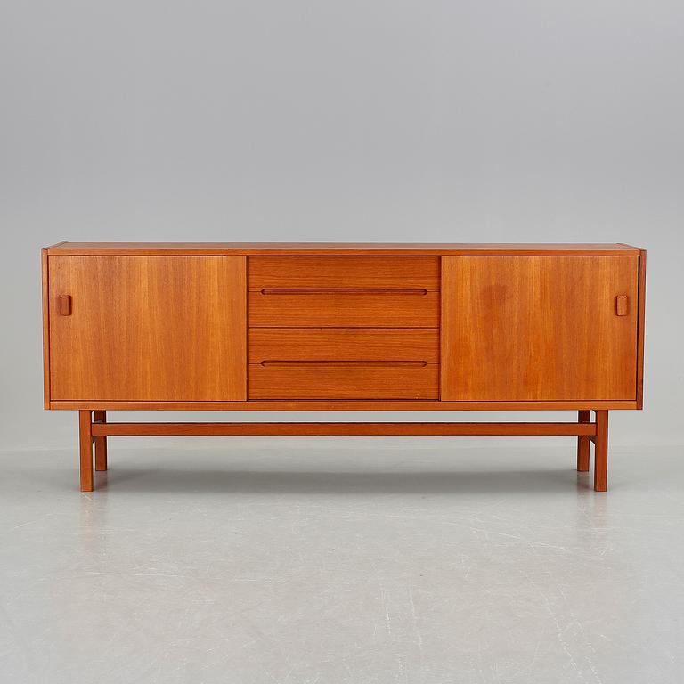 SIDEBOARD, "Arild", Nils Jonsson, Troeds, 1900-talets andra hälft.