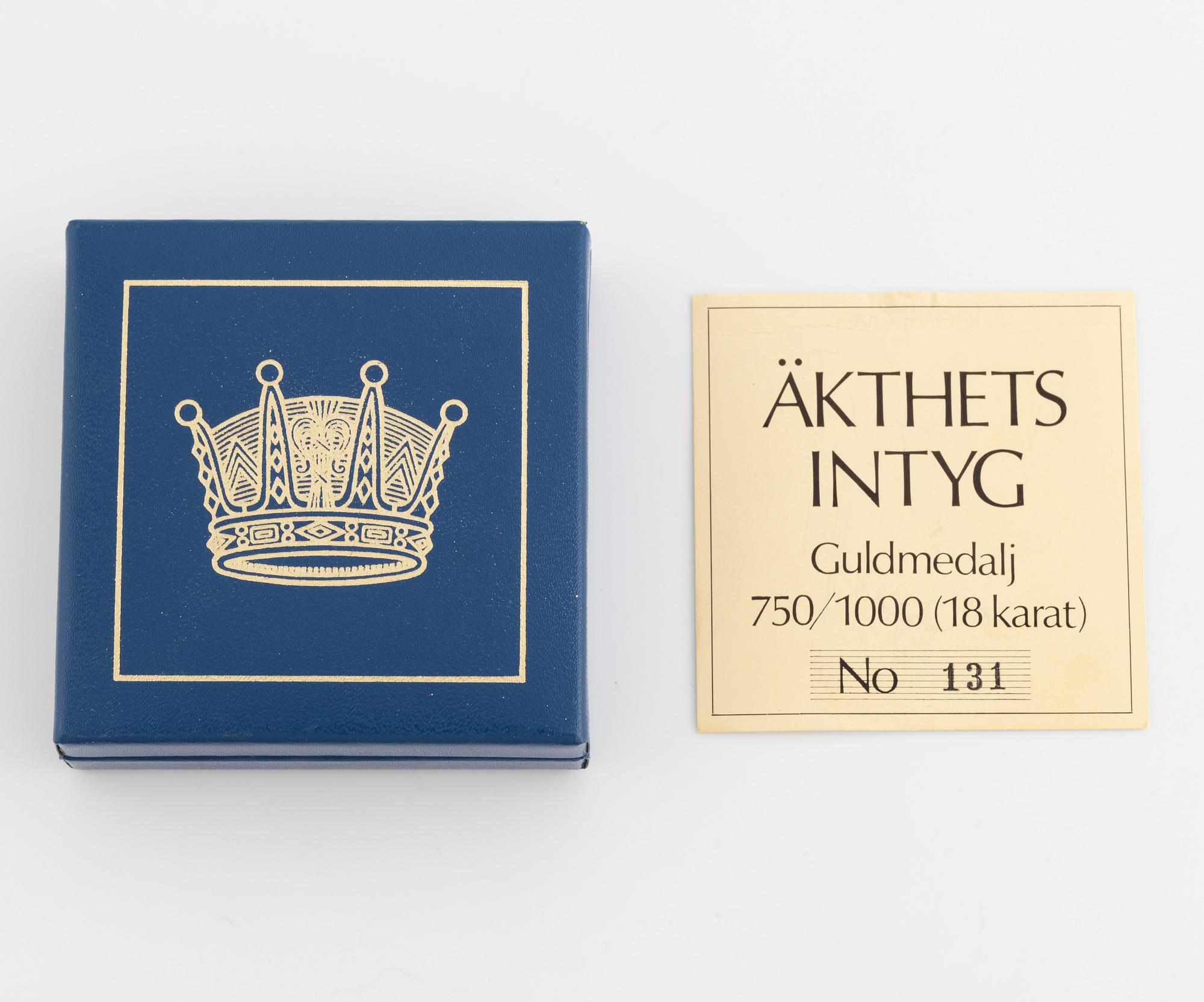 A Swedish 18K gold medal, over H.K.H. King Carl XVI Gustaf as crown prince.