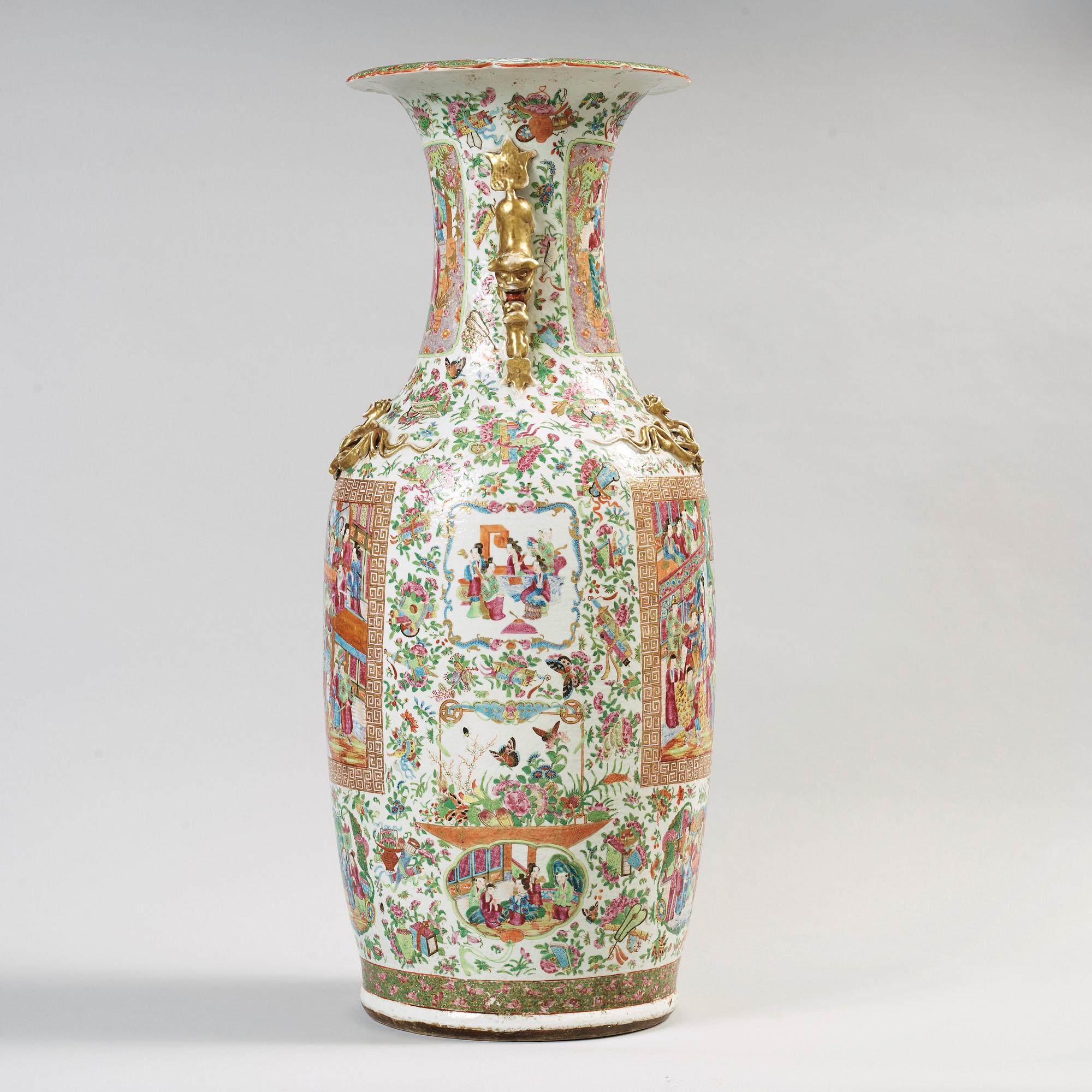 URNA, porslin. Qing dynastin, Kanton, 1800-tal.