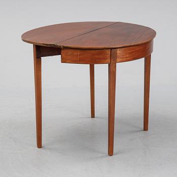 A late Gustavian table, circa 1800.