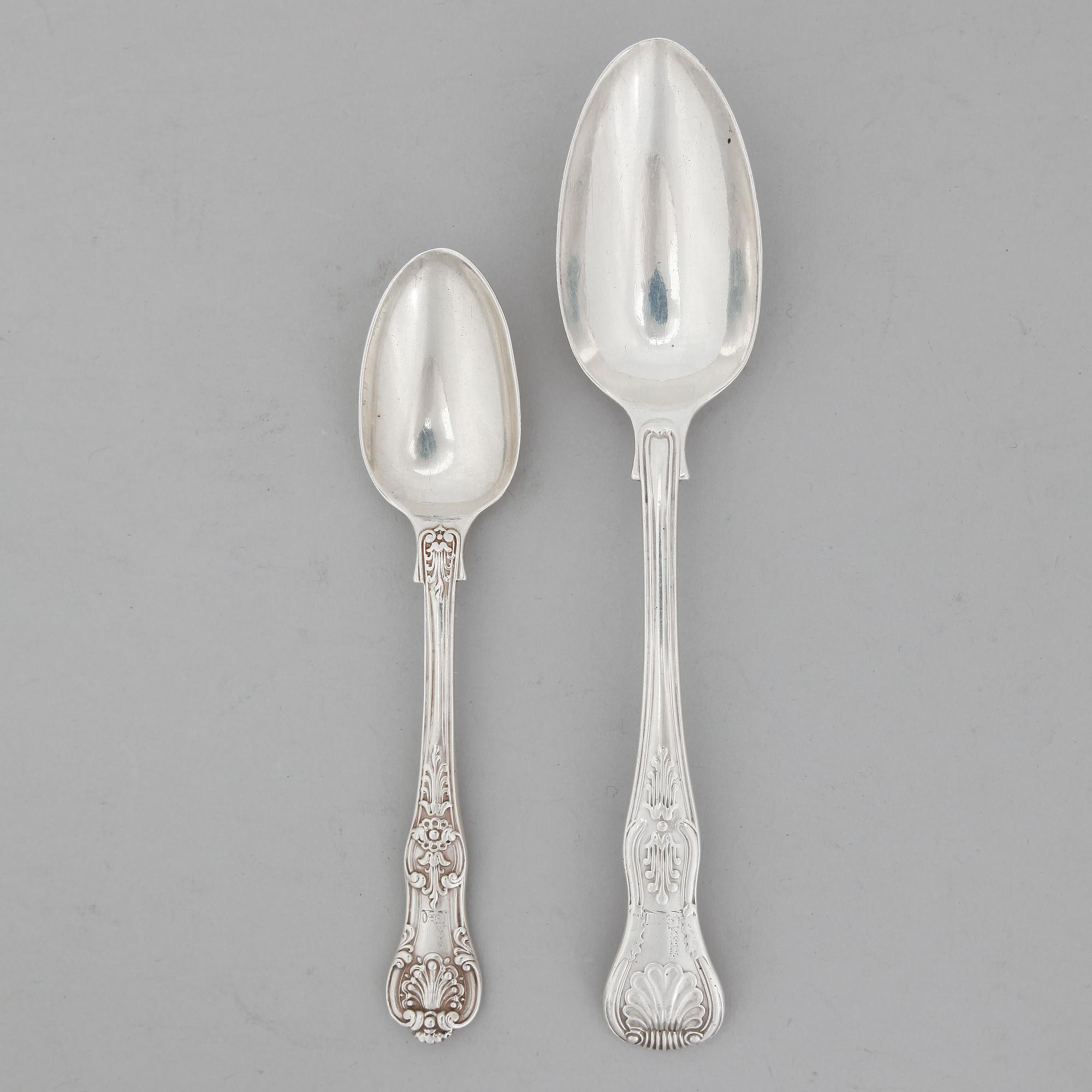 SKEDAR, 6+6, silver, "Engelsk snäck (Queens pattern)", London 1800-tal. Tot ca 670 gram.