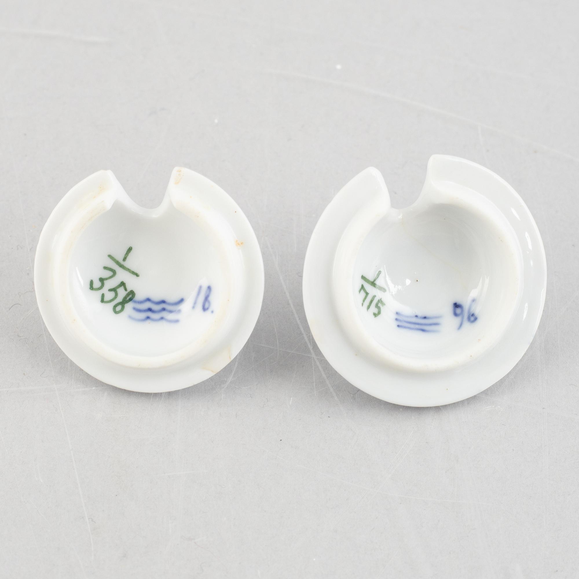 Two 'Blue Fluted' / 'Musselmalet rifflet' porcelain mustard pots, Royal Copenhagen, model 358 and 715, 1898-1923.