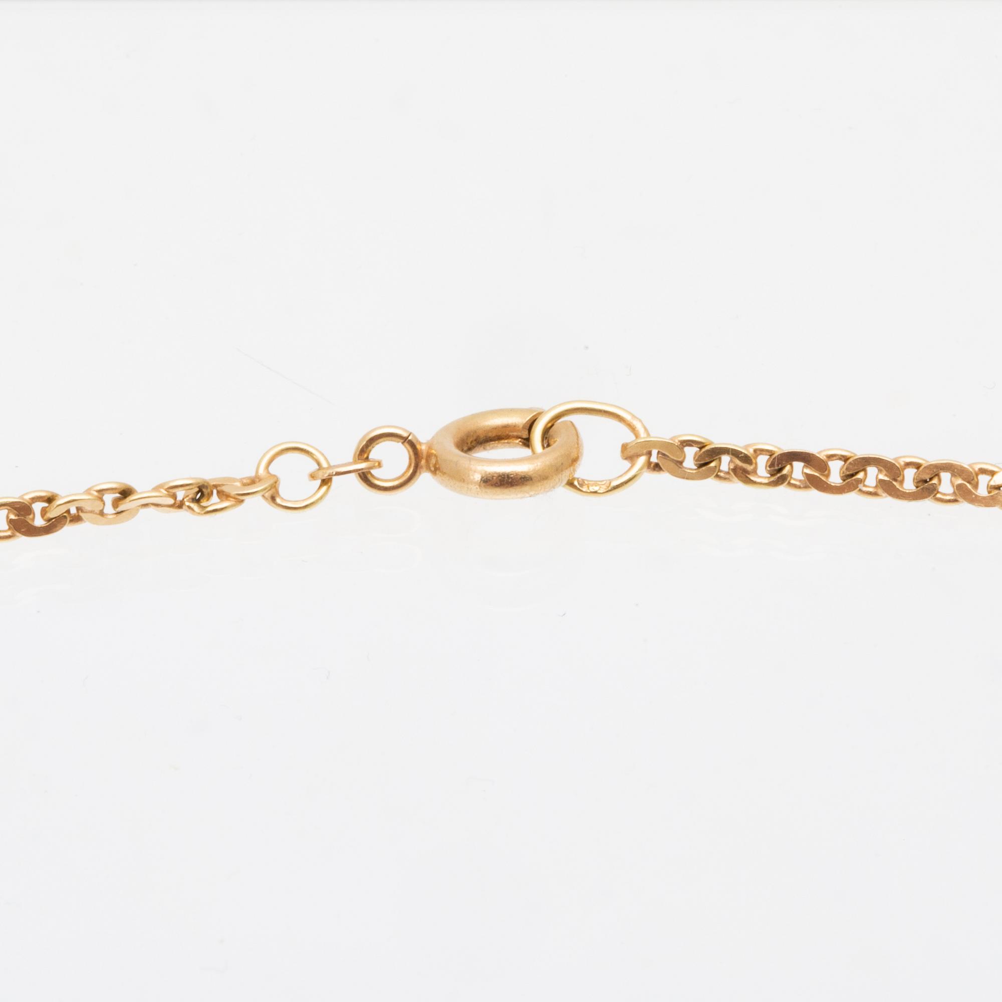 Halsband 18K guld med snäckskalskamé 14K guld.