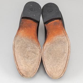 CROCKET & JONES, a pair of black calf leather shoes, size 45 (10,5).