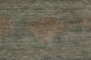 A Ziegler Design rug, c. 237 x 175 cm.