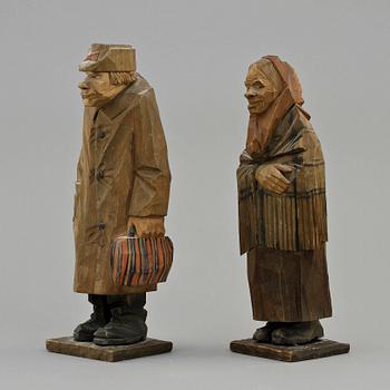 FIGURER, 2 st, trä, Carl Johan Trygg, sign och dat 1925.