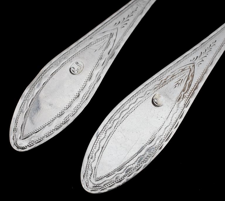 SKEDAR, ett par, silver, 1797. Otydl. stadsstämpel och mästarstämpel. Tot. vikt. 117 g.